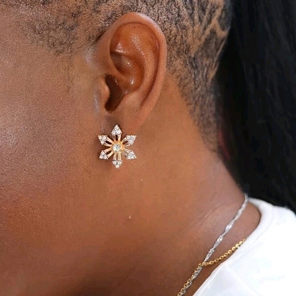 Gold Flower Rhinestone Necklace & Earring Set Quiet Luxury Statement Jewelry - Picture 9 of 14